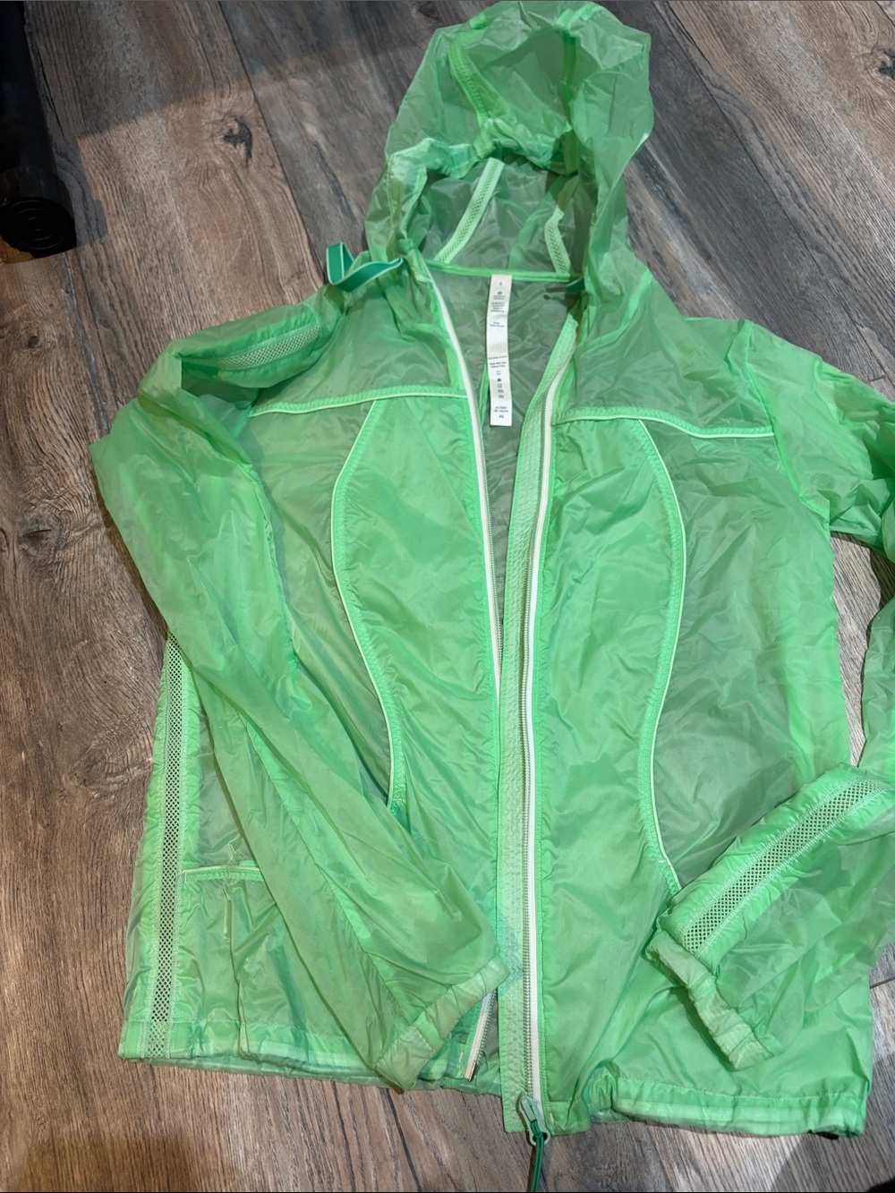 lululemon athletica Mint Green Lightweight Hooded Windbreaker/running jacket